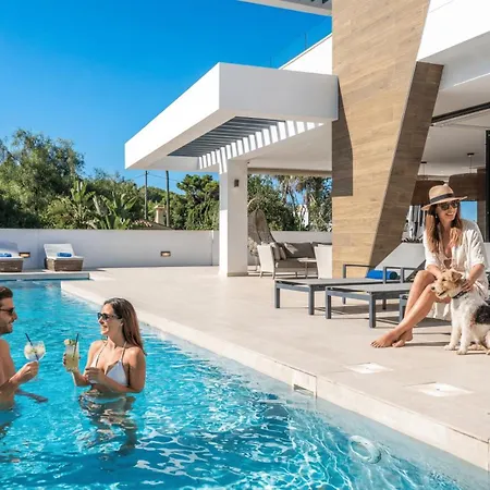 Vacation I La Plage, Luxury Villa, Private Heated Pool, Rooftop Hot Tub, Walking Distance To The Finest Beaches