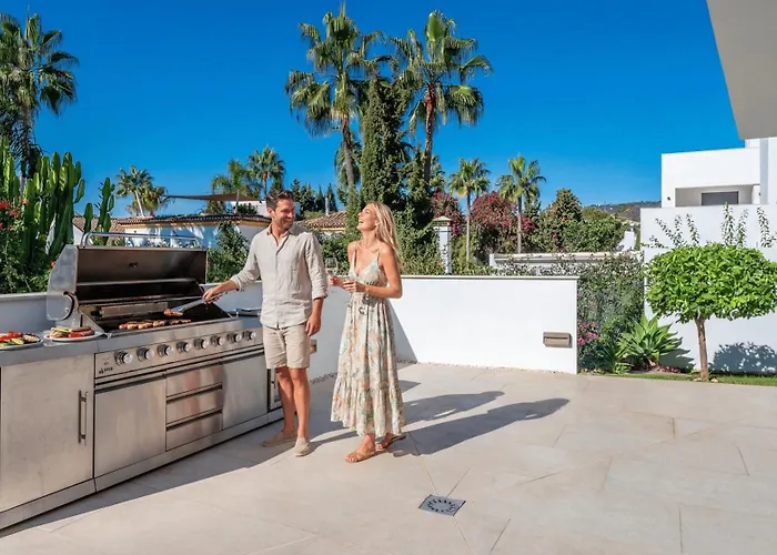 Vacation I La Plage, Luxury Villa, Private Heated Pool, Rooftop Hot Tub, Walking Distance To The Finest Beaches